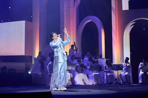 Quốc Thiên gửi đến khán giả nhiều ca khúc gắn liền với tên tuổi. Ảnh: NVCC