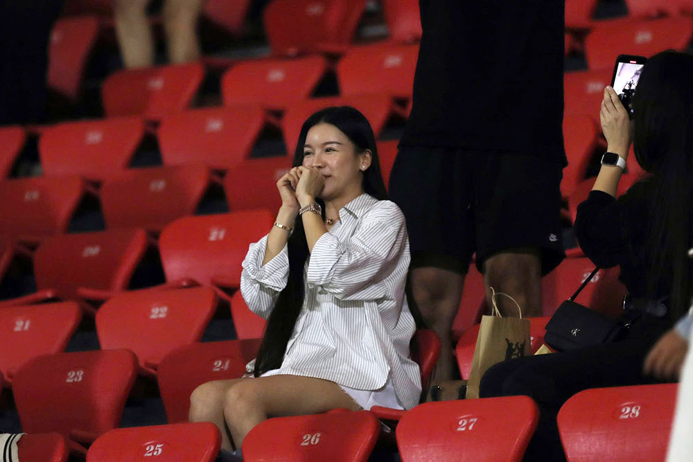 Yến Xuân trên khán đài không giấu được sự hạnh phúc. Ảnh: Thanh Vũ