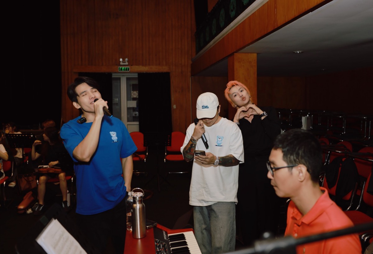 Dàn anh trai tập luyện với bầu không khí vui vẻ, thân thiết. Ảnh: Nhân vật cung cấp