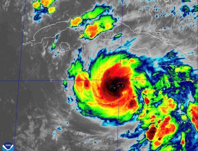 Bão Rafael tăng cấp cực đại, vượt xa dự báo ban đầu