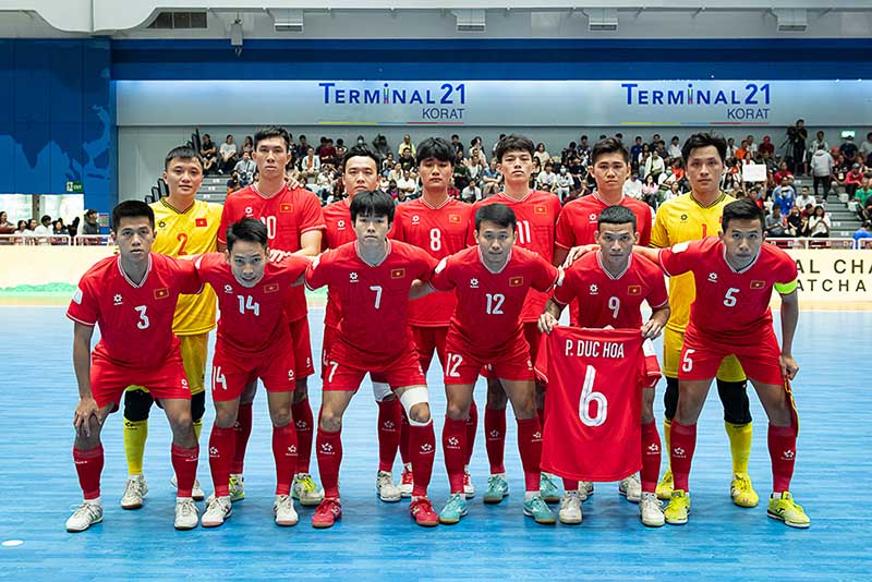 Tuyển futsal Việt Nam gây bất ngờ với màn trình diễn ấn tượng của các cầu thủ mới. Ảnh: AFF