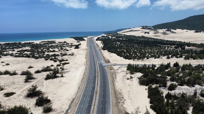 Đẩy nhanh các dự án trọng điểm ở Khu kinh tế Vân Phong