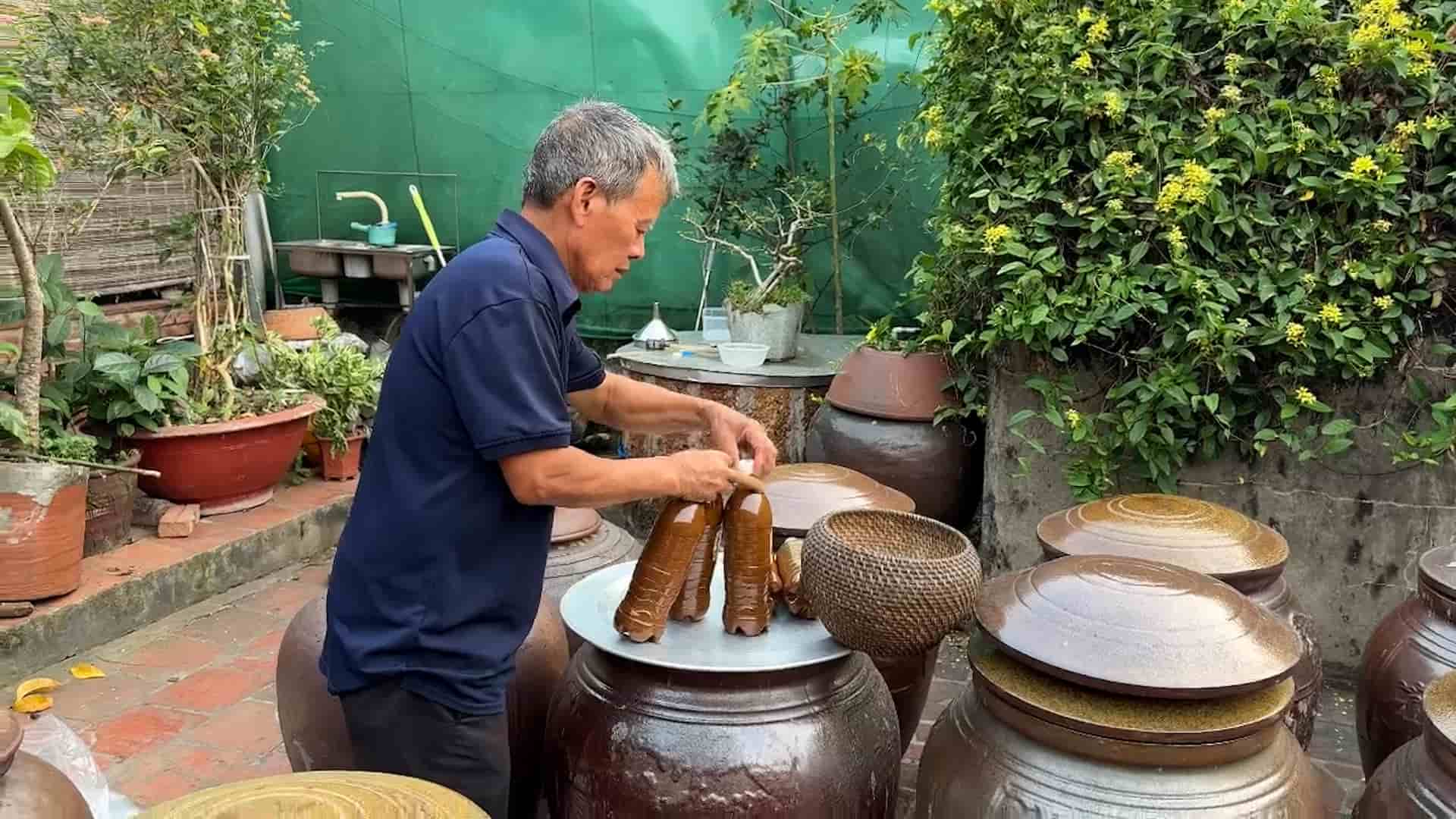 Món tương nếp được gia đình ông Thể truyền lại qua nhiều thế hệ. Ảnh: Huyền Trang