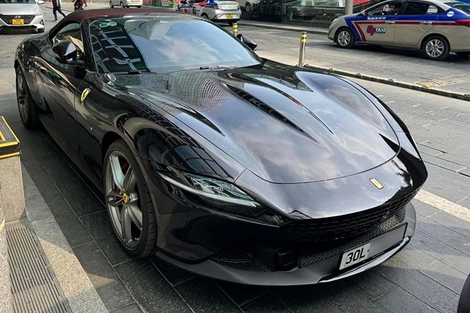 Ferrari Roma Spider giá hơn 24 tỉ về tay doanh nhân Hà Nội