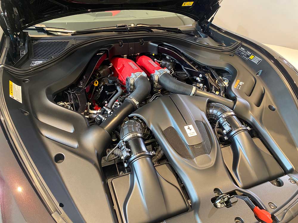 Khối động cơ V8 giúp xe có thể cho công suất 620 mã lực. Ảnh: Tú Bống