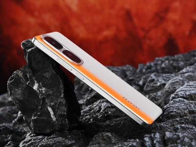 Điện thoại Dimensity 9400 giá rẻ nhất: Thiết kế đẹp, có vân tay siêu âm, pin 6.100mAh kèm sạc nhanh 120W mà giá chỉ bằng nửa OPPO Find X8 Pro- Ảnh 18.