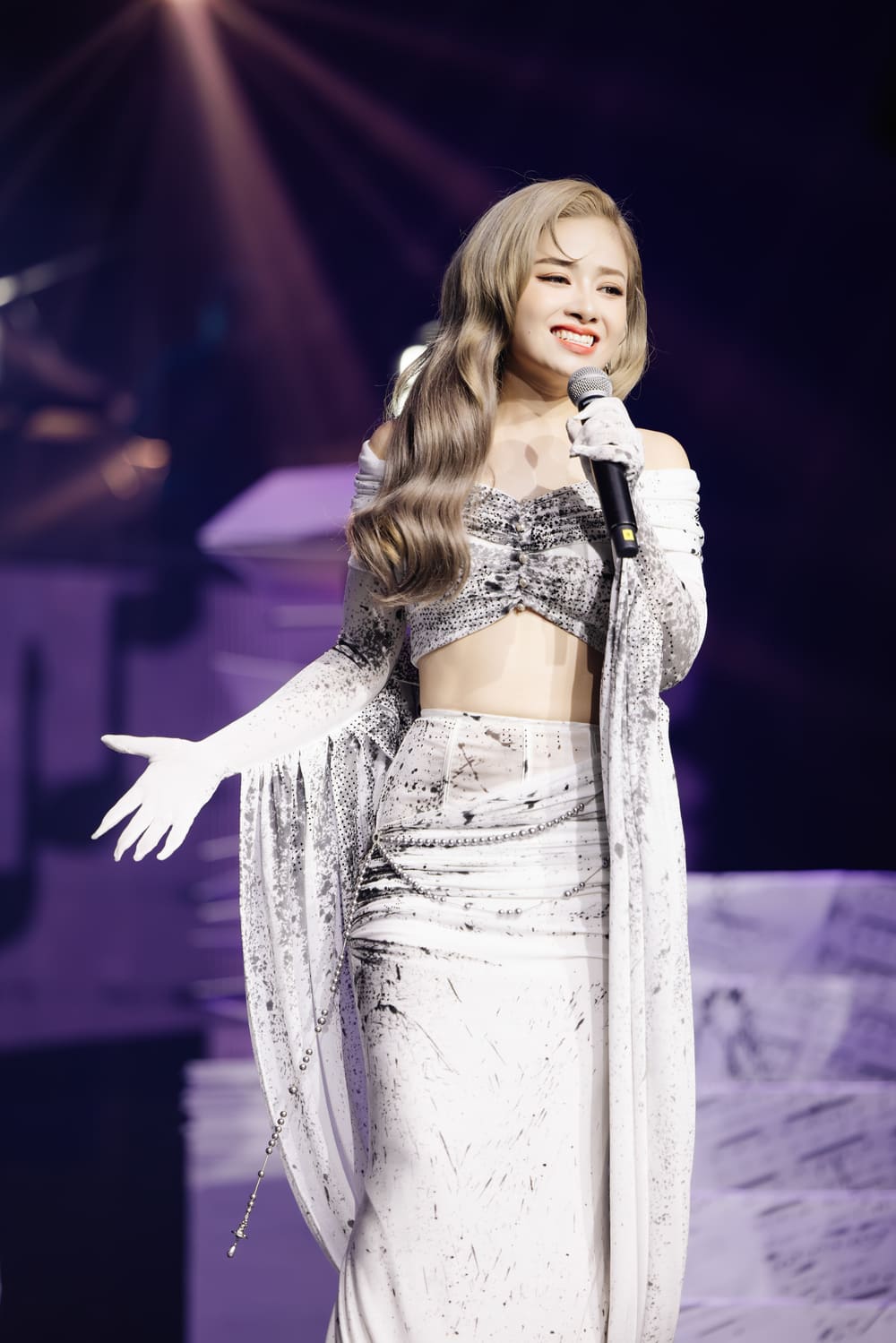 Dương Hoàng Yến cực cháy ở đêm Công diễn 3. Ảnh: NVCC