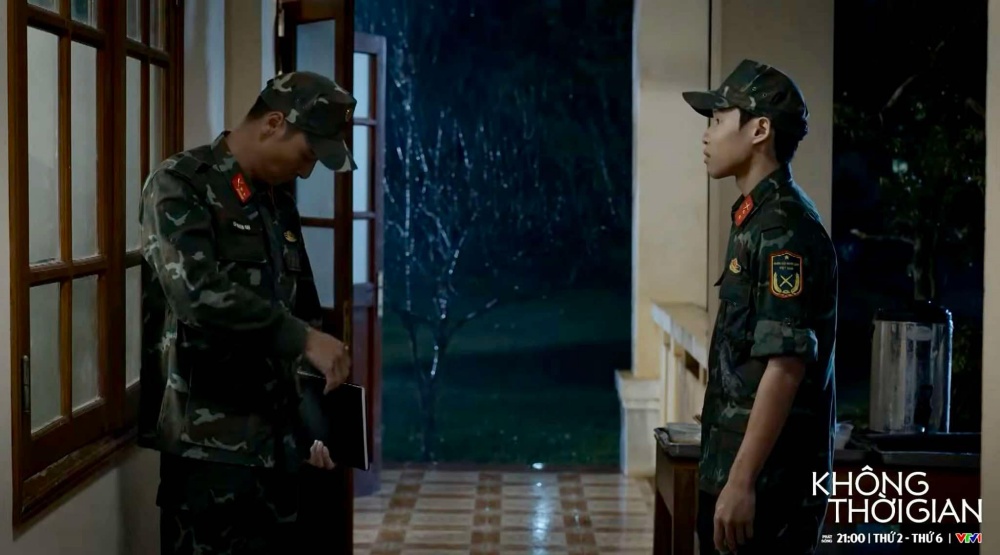 Đời sống người lính trong quân ngũ được khắc họa rõ nét trong “Không thời gian“. Ảnh: Cắt từ phim