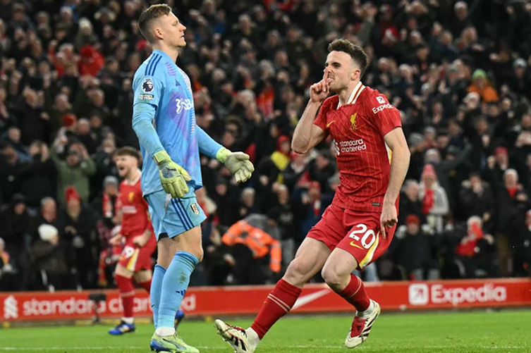 Diogo Jota đã giúp Liverpool giữ lại 1 điểm trước Fulham trong bối cảnh The Kop thi đấu thiếu người. Ảnh: AFP