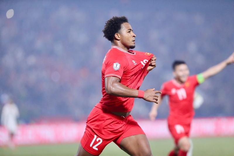Xuân Son là niềm hi vọng trên hàng công của tuyển Việt Nam. Ảnh: Minh Dân