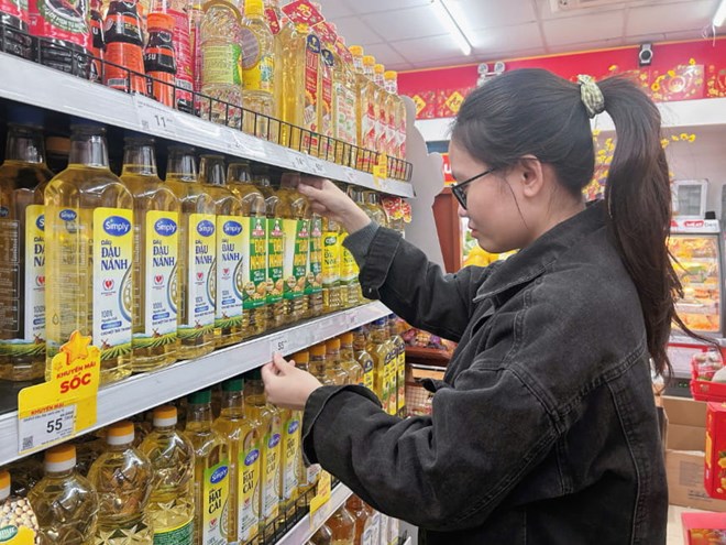 Lương thưởng thấp, sức mua ngày Tết “lao dốc”