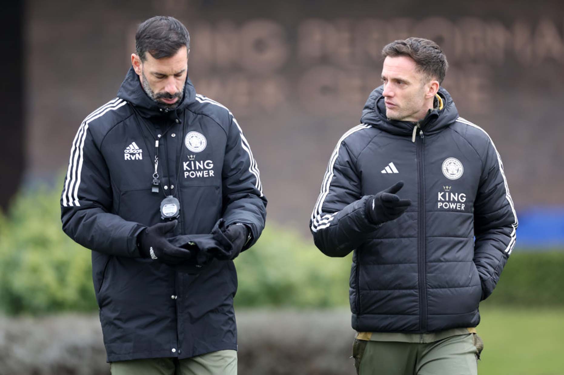 Van Gol rất chăm chỉ và chuyên nghiệp nhưng như vậy là chưa đủ. Ảnh: Leicester City