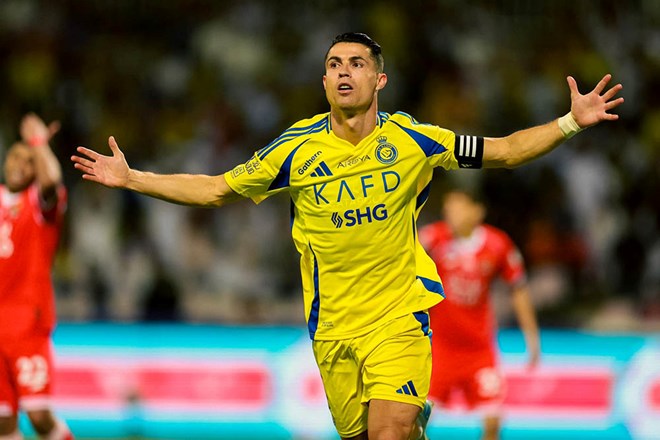 Ronaldo ghi bàn trong trận thắng của Al-Nassr trước Al-Wehda