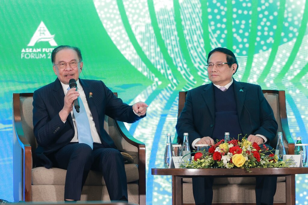 Thủ tướng Chính phủ Phạm Minh Chính và Thủ tướng Malaysia Anwar Ibrahim trong phiên trao đổi. Ảnh: Hải Nguyễn