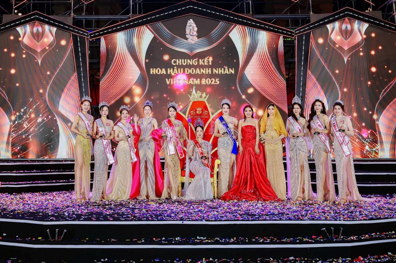 a hau pham thi phuong danh hieu la dong luc de phan dau va cong hien hinh 2