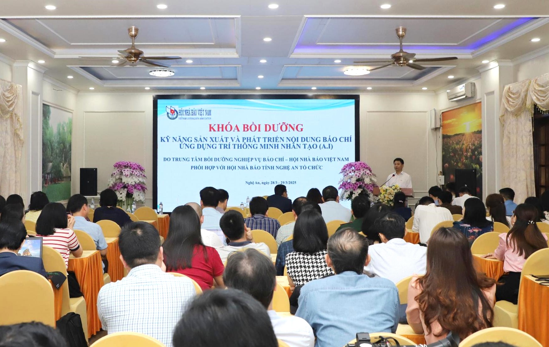 hoi nha bao nghe an tap huan ve san xuat noi dung bao chi va ung dung ai hinh 1