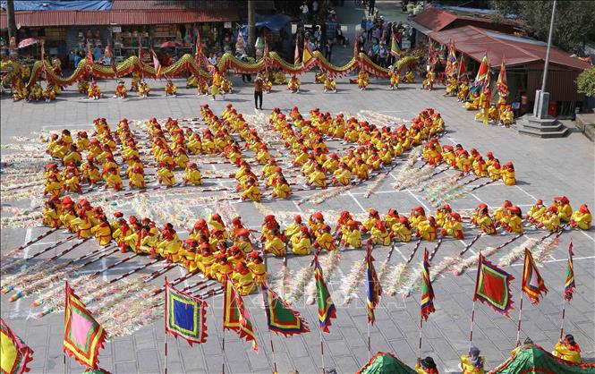 hang ngan du khach ve du le hoi phu day nam at ty 2025 hinh 1