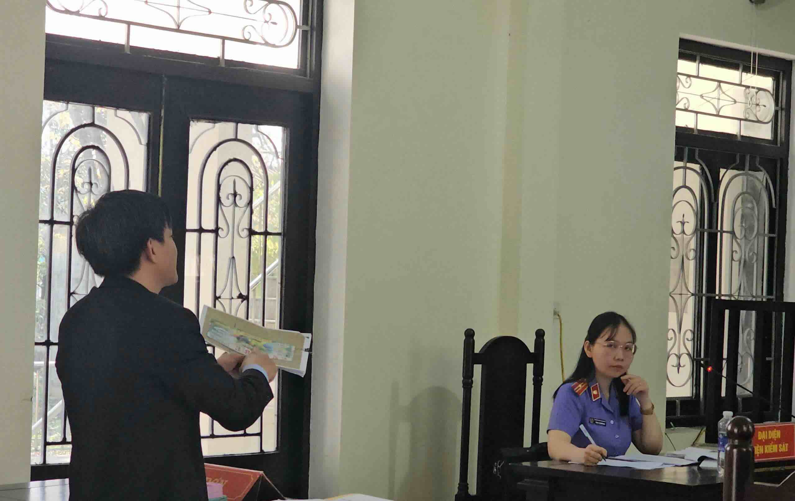 Giám đốc Công ty XSKT Huế lý giải về việc điều kiện để tờ vé số được trả thưởng. Ảnh: Phúc Đạt.