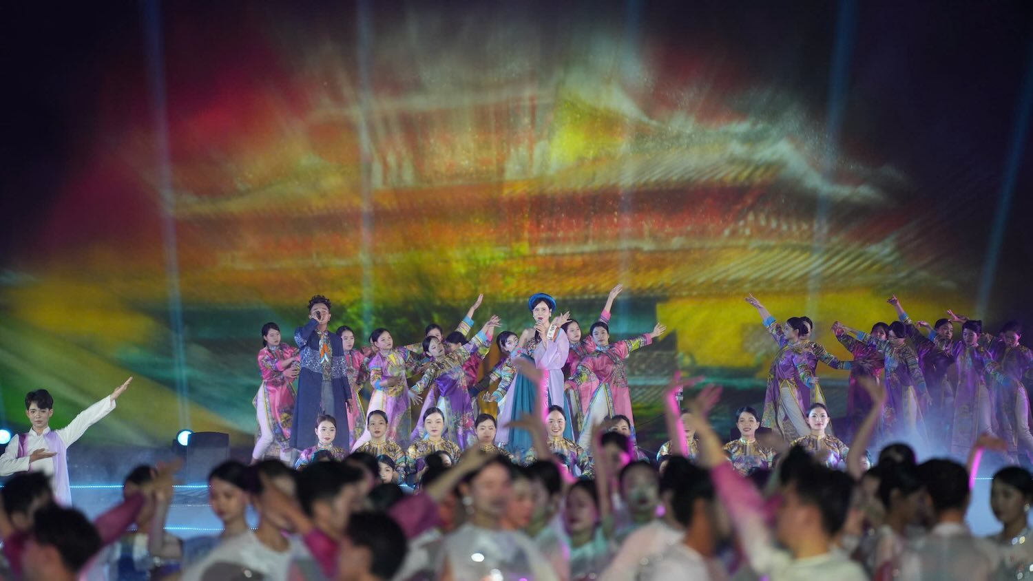 Một trong những tiết mục nghệ thuật của chương trình. Ảnh: Phúc Đạt.