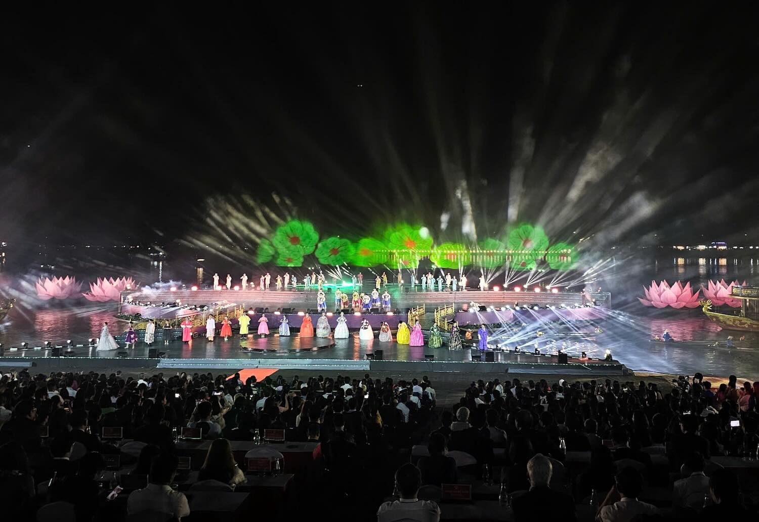 Chương trình nghệ thuật đến từ Hàn Quốc. Ảnh: Phúc Đạt.