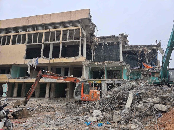 Hàng trăm tiểu thương tiếc nuối khi chợ Rồng phải phá dỡ