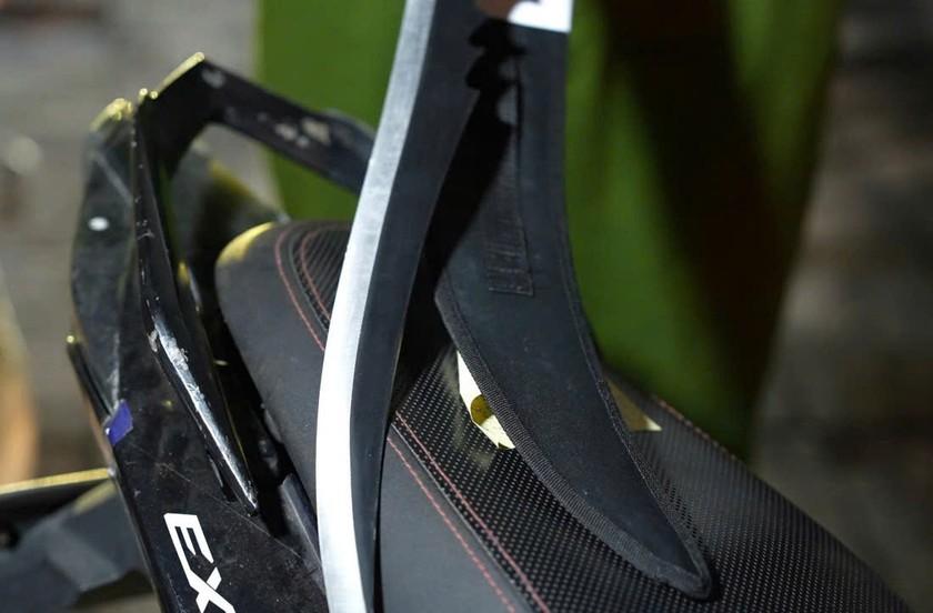 Tổ công tác phát hiện hung khí (kiếm)