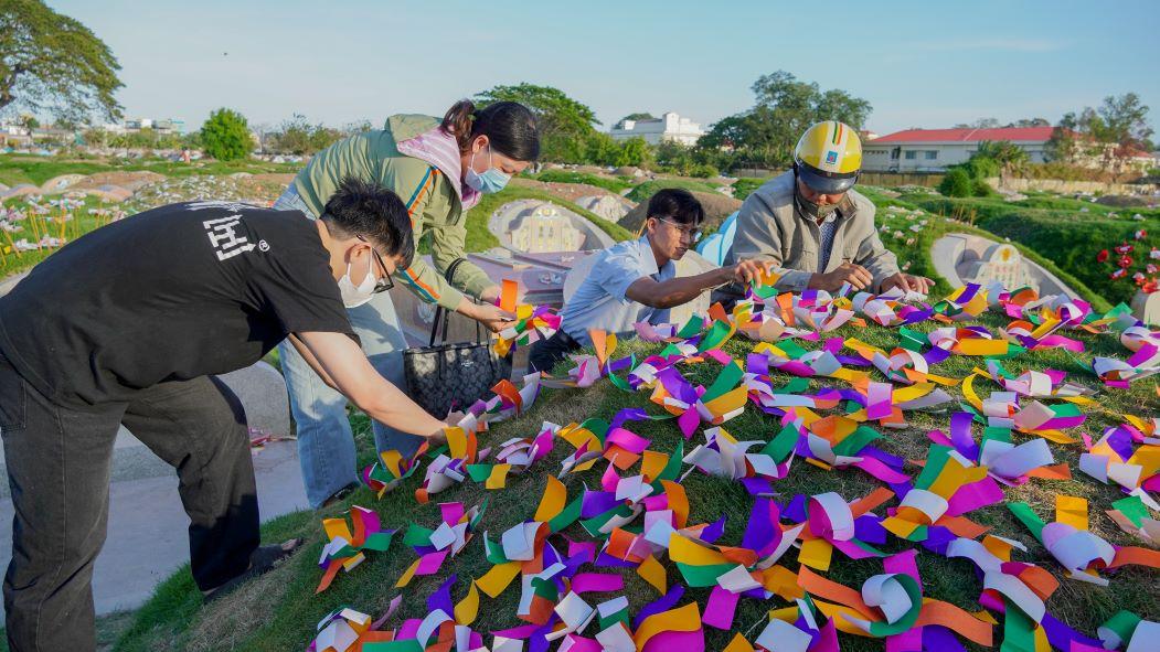 Lễ Thanh Minh diễn ra trong nhiều ngày nên tùy điều kiện mỗi dòng họ chọn một ngày, thường là ngày chính. Nhiều người cũng chọn cúng viếng vào dịp cuối tuần để con cháu trong gia đình có mặt đầy đủ.