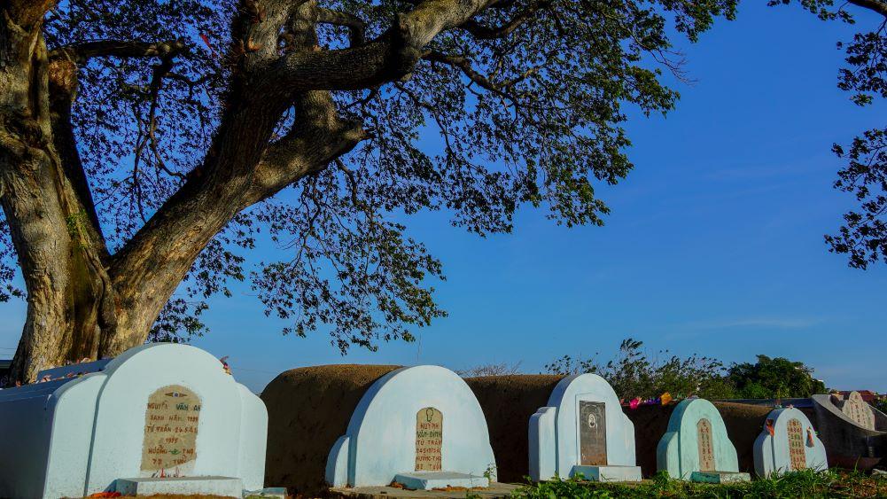 Tết Thanh Minh không chỉ là dịp để tưởng nhớ người đã khuất mà còn là cơ hội để các thế hệ trong gia đình sum họp, gắn kết tình thân, cùng nhau gìn giữ và phát huy những giá trị văn hóa truyền thống tốt đẹp.