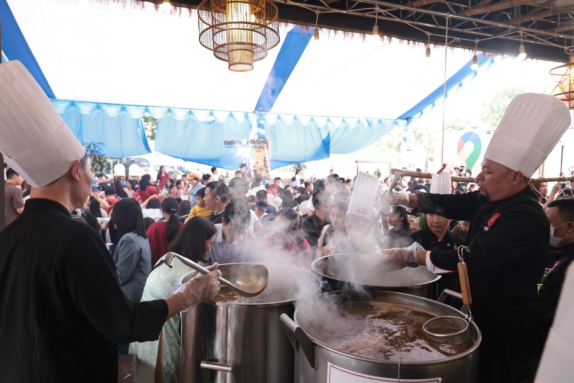 masan consumer dong hanh cung le hoi pho van cu 2025  ton vinh huong vi truyen thong viet hinh 6