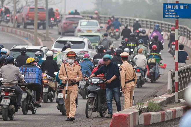 Hà Nội gia tăng vi phạm đi ngược chiều vào giờ cao điểm