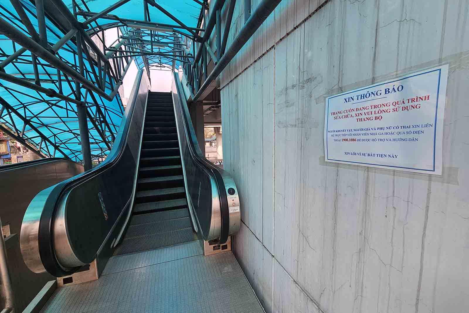Hệ thống thang cuốn ở đây cũng đang được sửa chữa. Ảnh: Nhóm PV
