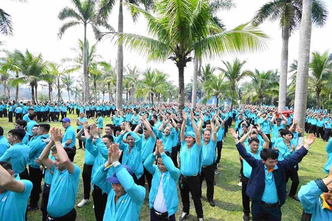 Tôn vinh tài xế xe xanh âm thầm cống hiến cho môi trường