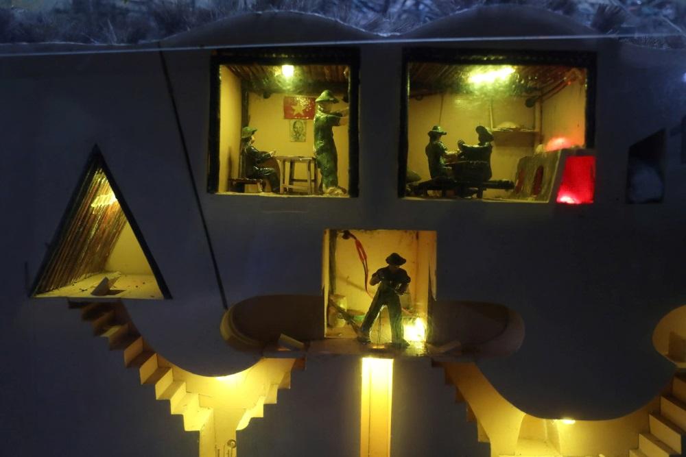 Trong ảnh là sơ đồ lát cắt bên trong hệ thống đường hầm của địa đạo.