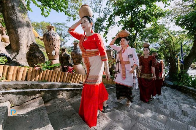 Hàng chục nghìn người đến lễ hội Tháp Bà Ponagar năm 2025