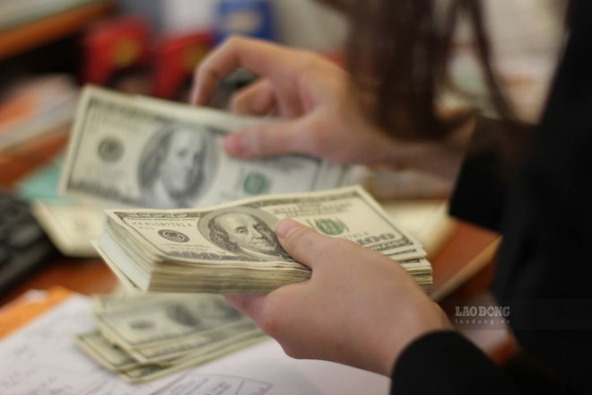 Khi đồng USD mất giá trong thế trận lạ kỳ