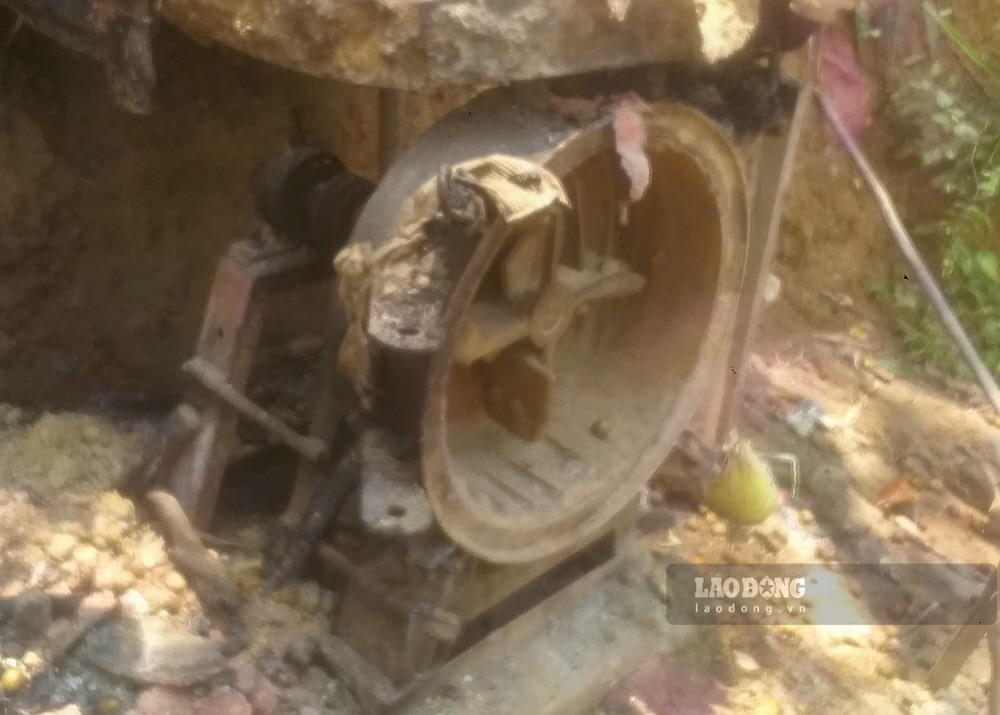 Máy nổ bị phá hủy. Ảnh: PV