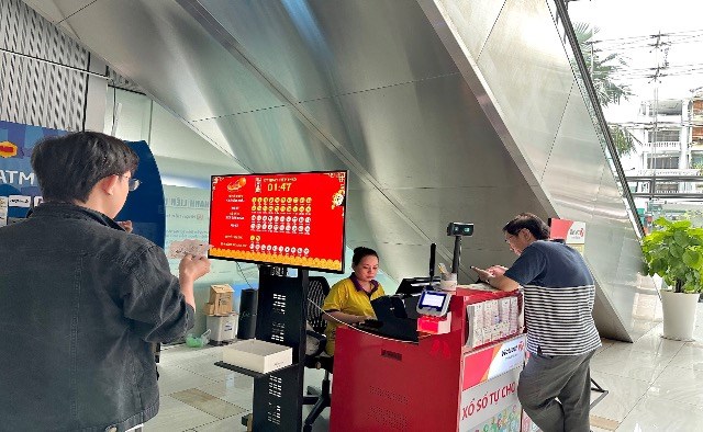 Dân văn phòng với thói quen giải trí với café và xổ số Keno