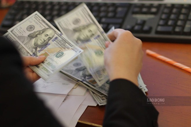 Đồng USD rơi tự do xuống mức thấp nhất 3 năm
