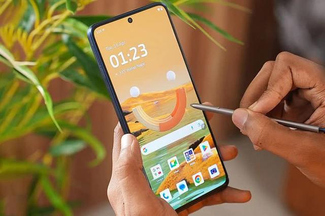 Motorola ra mắt điện thoại có bút cảm ứng như S25 Ultra: Giá chỉ 7 triệu, mặt lưng da điệu đà- Ảnh 2. Motorola ra mắt điện thoại có bút cảm ứng như S25 Ultra: Giá chỉ 7 triệu, mặt lưng da điệu đà- Ảnh 2.