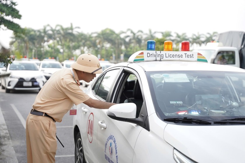 Đây là kỳ thi sát hạch để cấp GPLX lần đầu tiên do Công an tỉnh Quảng Bình tổ chức.