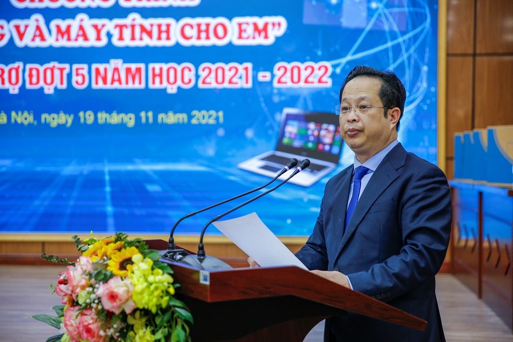 CMC trao tặng 400 máy tính trị giá 4 tỷ đồng cho học sinh khó khăn tại ...