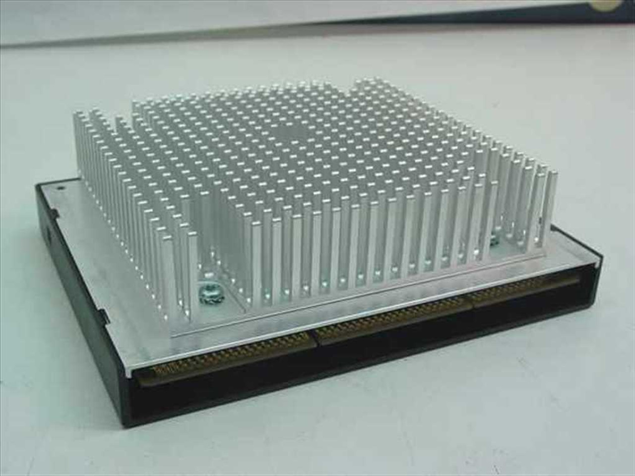 Bước ngoặt thầm lặng của Intel: Khi Pentium II Xeon ra đời và định hình tương lai của máy chủ trên toàn cầu!- Ảnh 2.