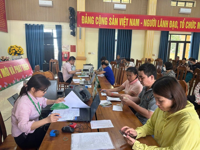 NHCSXH khẩn trương giải ngân tại các Điểm giao dịch xã. NHCSXH khẩn trương giải ngân tại các Điểm giao dịch xã.