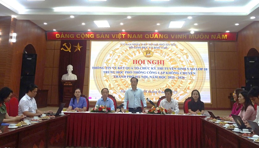 Lãnh đạo Sở GD&ĐT thông tin về kết quả tổ chức coi thi lớp 10 THPT công lập. (Ảnh: PV) Lãnh đạo Sở GD&ĐT thông tin về kết quả tổ chức coi thi lớp 10 THPT công lập. (Ảnh: PV)