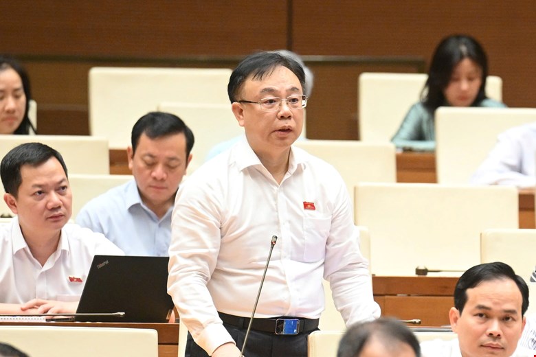 Đại biểu Nguyễn Công Long (Đoàn Đồng Nai) phát biểu tranh luận.