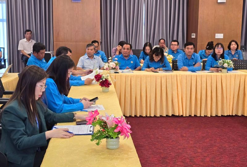 Các cán bộ công đoàn tham gia hội nghị. Ảnh: Nam Dương