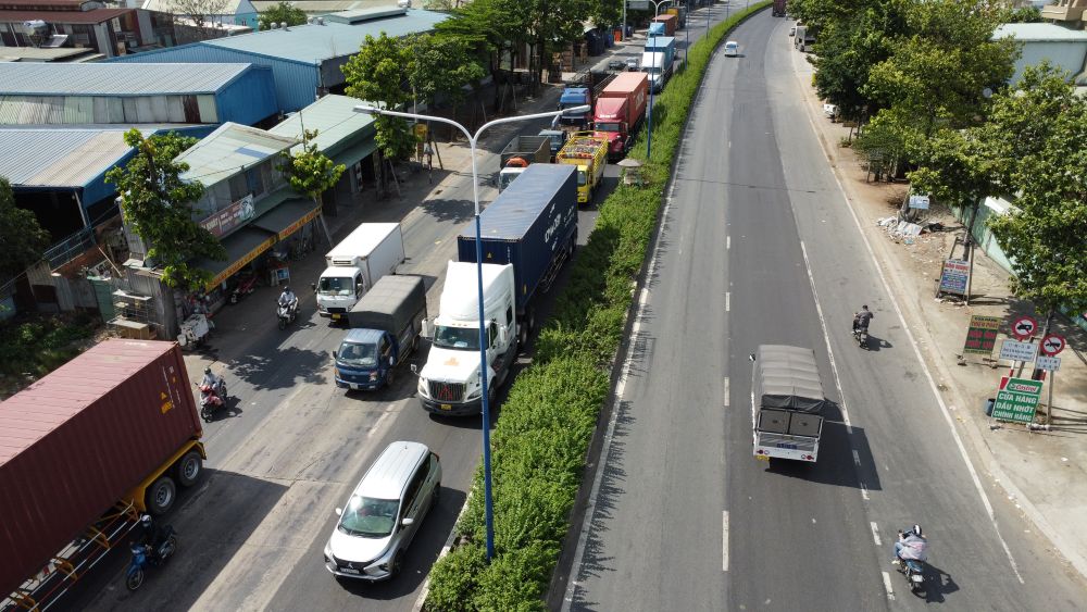 Đoạn này đã được đầu tư đường 6 làn xe chạy. Ảnh: Đình Trọng