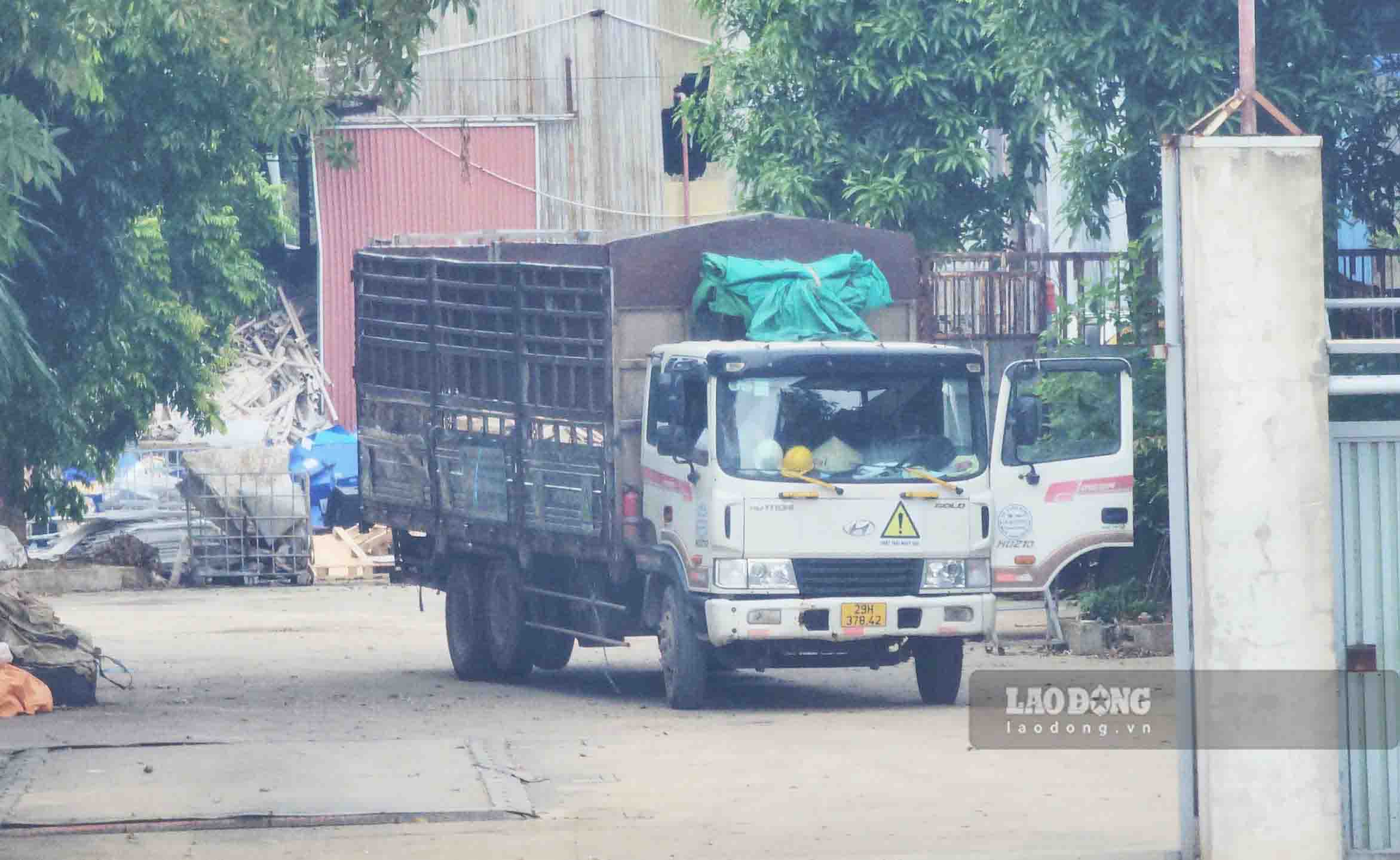 Cần quản lý chặt chẽ các phương tiện vận chuyển chất thải công nghiệp. Ảnh: PV.