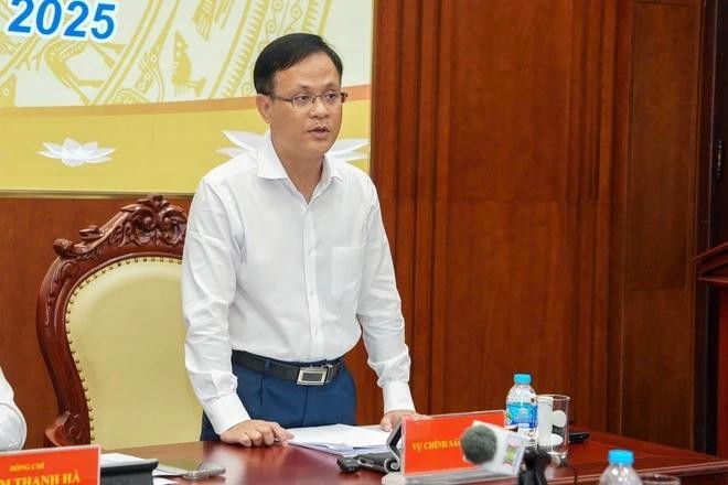 Vụ trưởng Vụ Chính sách tiền tệ Phạm Chí Quang thông tin tại hội nghị Vụ trưởng Vụ Chính sách tiền tệ Phạm Chí Quang thông tin tại hội nghị