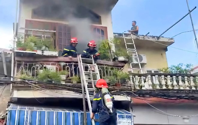 Cháy nhà 2 tầng ở trung tâm TP Hải Phòng